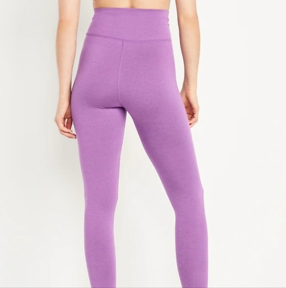 NWT Old Navy PETITE Extra High-Waisted CloudComfy 7/8 Leggings - Picture 2 of 9